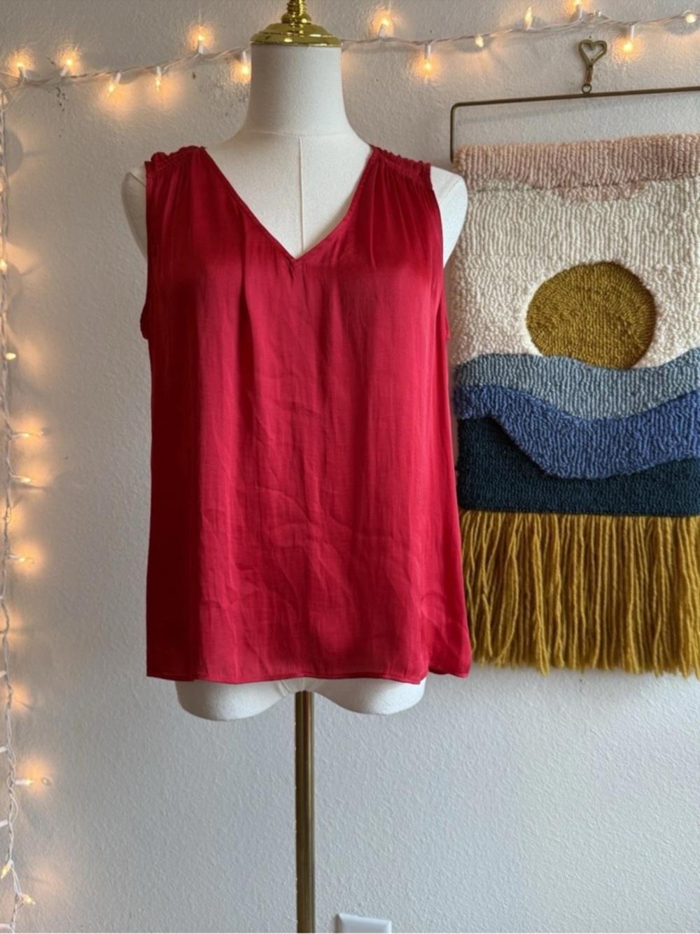 Banana Republic Top Women’s Size Small Red Sleeveless Blouse Holiday